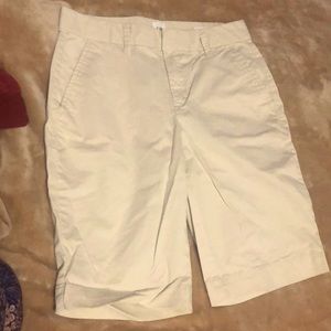 GAP, Bermuda shorts size 0. Made in Vietnam.